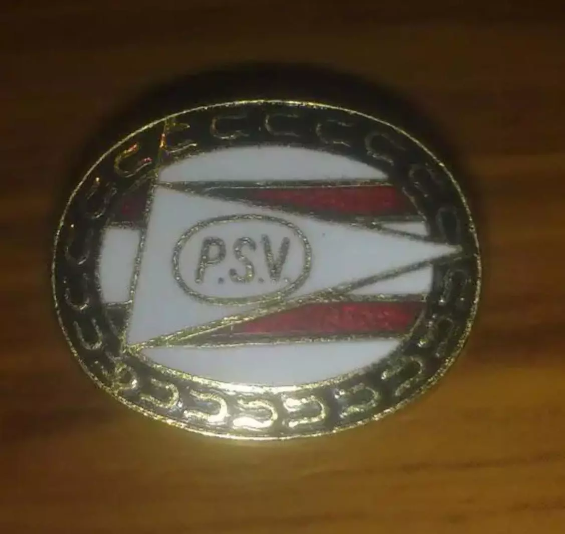 Знак футбол. ПСВ Голландия (заколка)