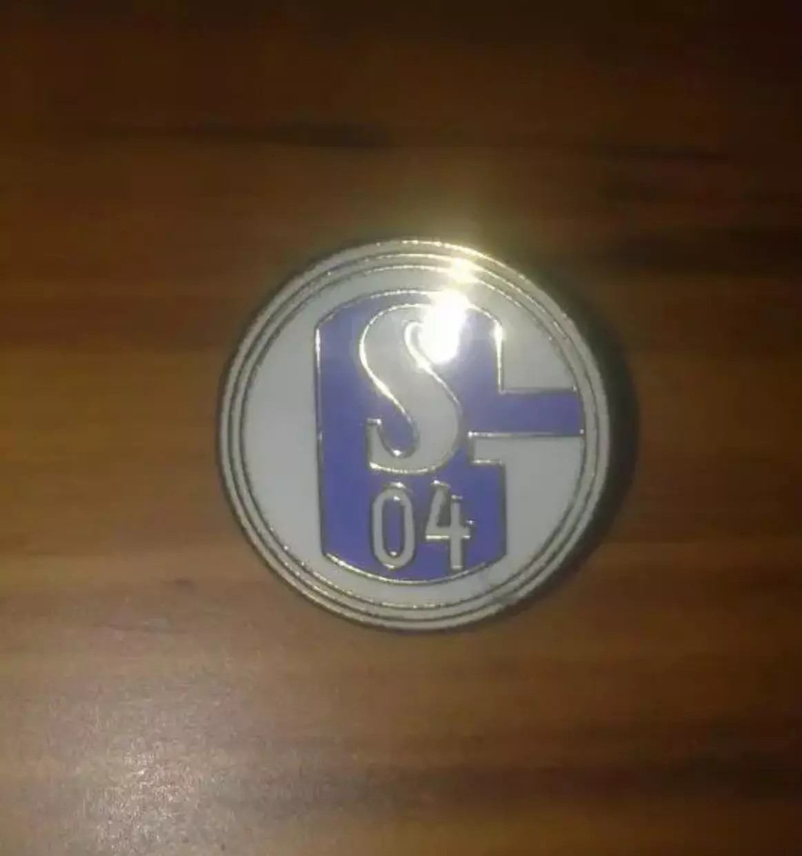 Знак футбол. Шальке Германия (заколка)