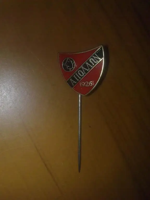 Знак футбол. старый, на игле 231