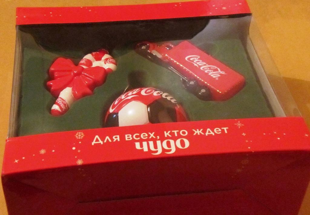 Футбольный набор ёлочных игрушек от Кока-Кола. 1