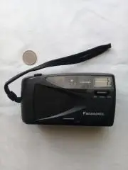Фотоаппарат цифровой фирмы Panasonic. В кожаном чехле.