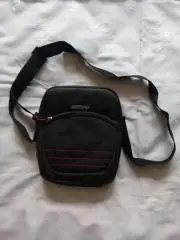 Сумка-барсетка фирмы AMERICAN TOURISTER. С плечевым ремнём.