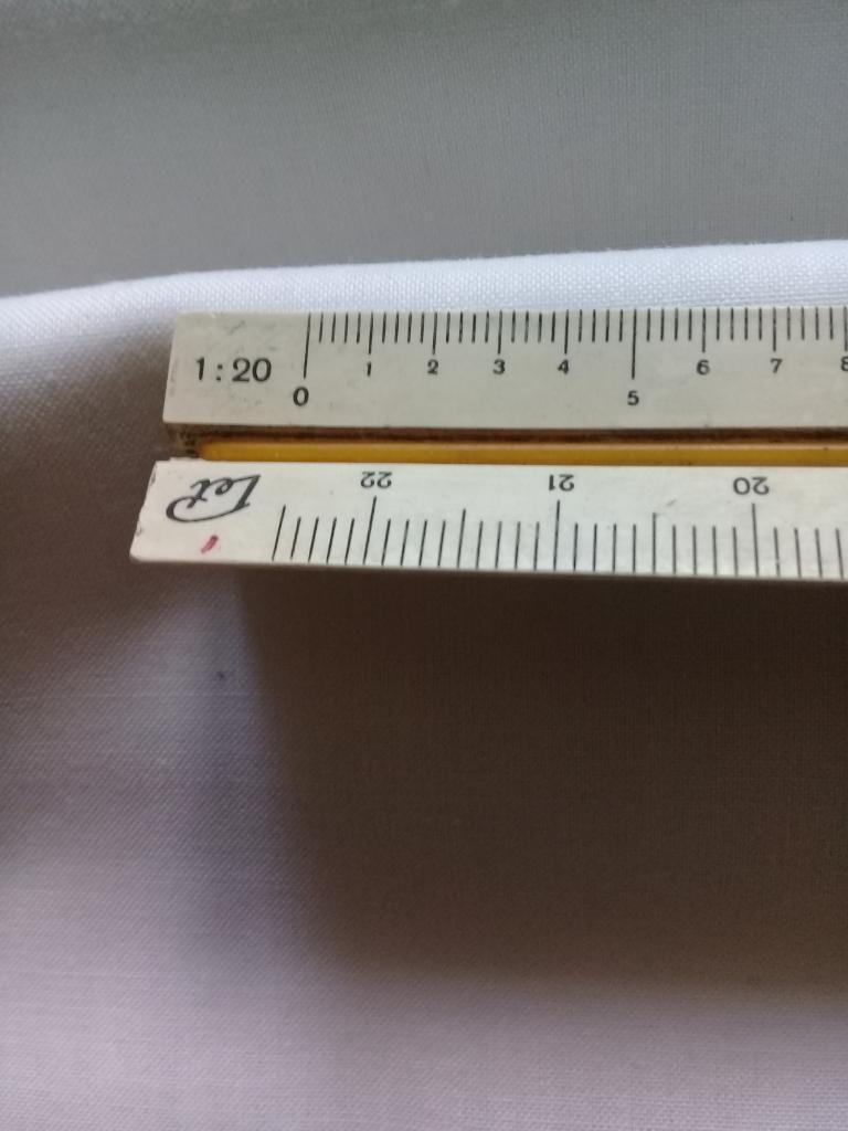 Линейка трёхгранная. С различными мерами длины (мм, см, дюймами и т.п.). 2