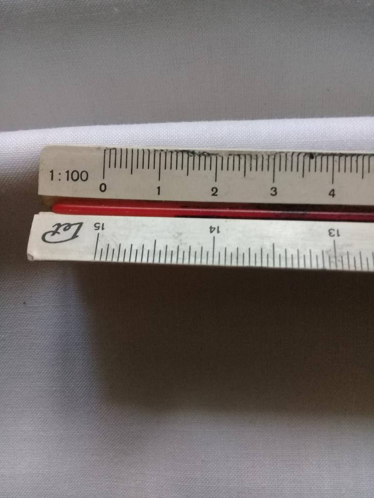 Линейка трёхгранная. С различными мерами длины (мм, см, дюймами и т.п.). 6