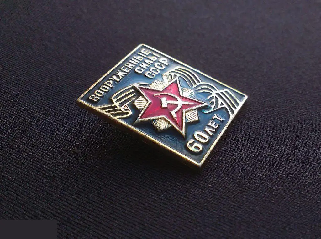 М ЗНАЧОК СССР ВС 60 ЛЕТ СОВЕТСКОЙ АРМИИ ВООРУЖЕННЫЕ СИЛЫ СА 1