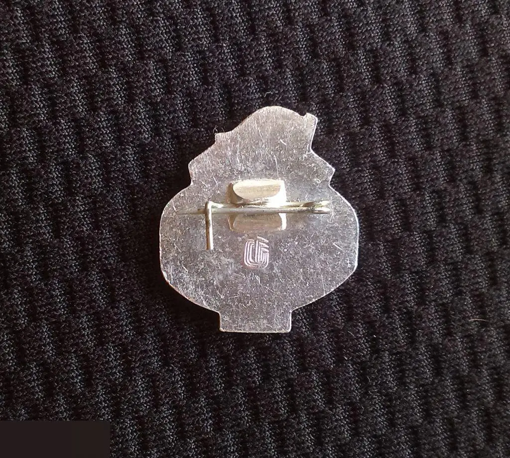 М 4Э1В ЗНАЧОК ДСО УРОЖАЙ СПОРТИВНОЕ ОБЩЕСТВО СПОРТ СССР УССРСЕРЕБРИСТЫЙ1