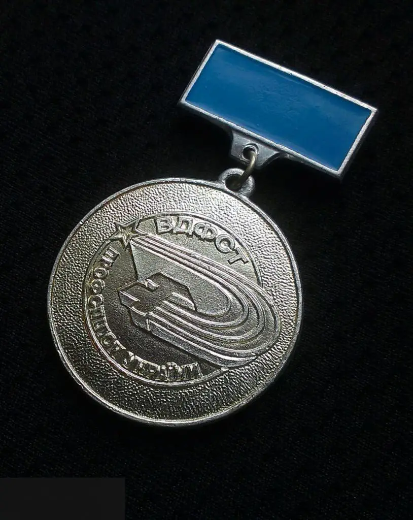 М 2Э ЗНАЧОК СССР ВДФСТ ВДФСО УССР УКРАИНА СПОРТ. ОБЩЕСТВО ПРОФСОЮЗЫ УКРАИНСКИЙ РЕСПУБЛИКАНСКИЙ СОВЕТ 5