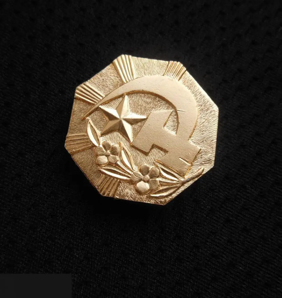 М ЗНАЧОК СССР ОКТЯБРЬСКАЯ РЕВОЛЮЦИЯ ? СЕРП И МОЛОТ СИП ЗВЕЗДА 27х27mm 2
