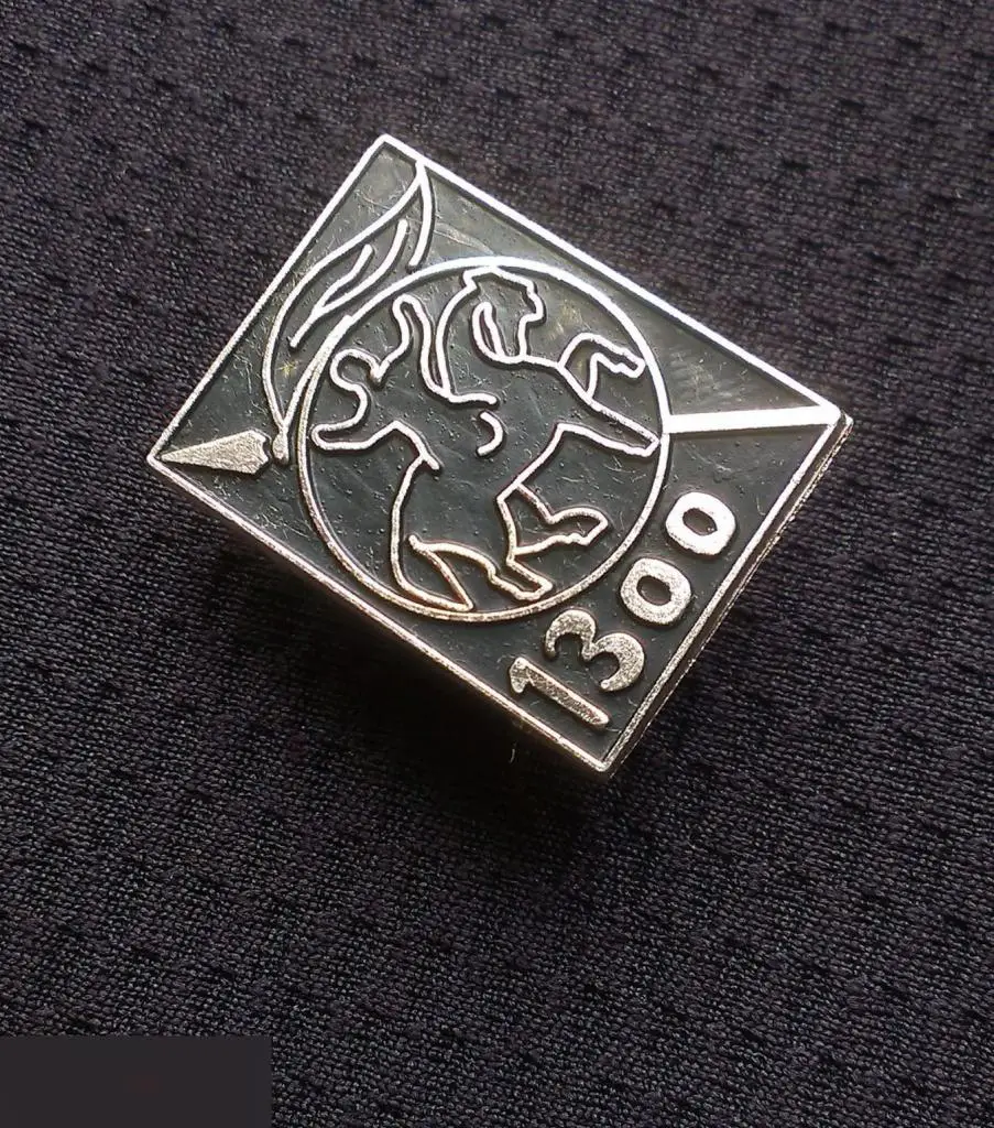 М ЗНАЧОК ИНОСТРАННЫЙ ГЕРБ ГОРОД ШУМЕН ? НРБ БОЛГАРИЯ 1300 ЛЕТ 1981 ГОД 24х18mm 1