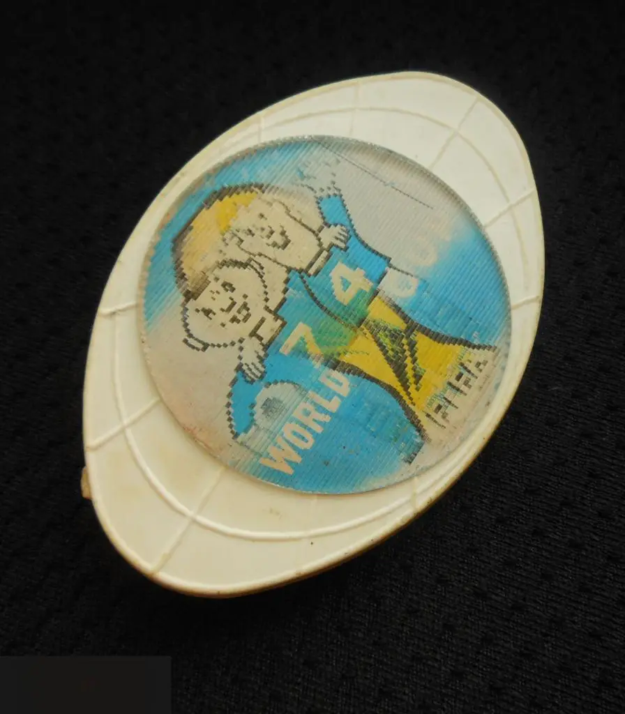 М ЗНАЧОК СССР ФУТБОЛ WORLD CUP FIFA ФИФА ЧЕМПИОНАТ МИРА ЧМ ГЕРМАНИЯ ФРГ 1974 74 ПЕРЕЛИВ. БОЛЬШОЙ 2-й 3