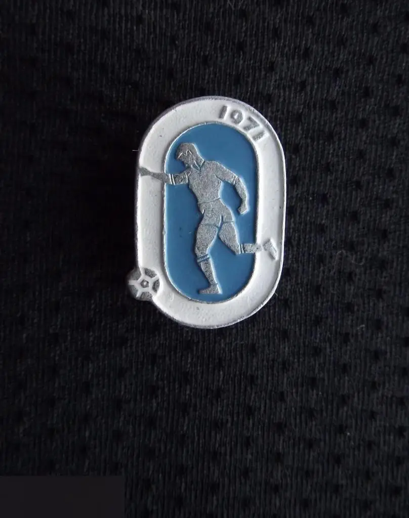 М ЗНАЧОК ФУТБОЛ СССР ФУТБОЛЬНЫЙ КЛУБ ФК ДИНАМО КИЕВ ? ЧЕМПИОН ЧЕМПИОНАТ СССР 1971 71 ФУТБОЛИСТ 2-й 1