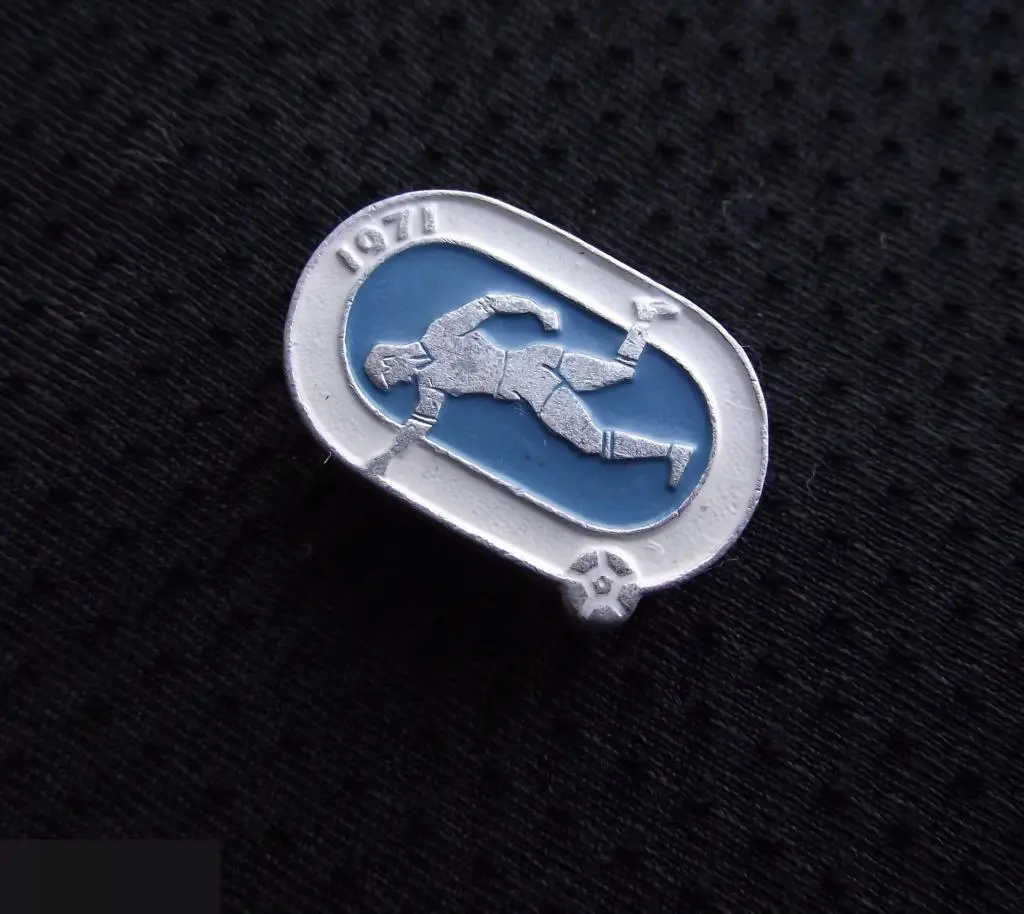 М ЗНАЧОК ФУТБОЛ СССР ФУТБОЛЬНЫЙ КЛУБ ФК ДИНАМО КИЕВ ? ЧЕМПИОН ЧЕМПИОНАТ СССР 1971 71 ФУТБОЛИСТ 2-й 2