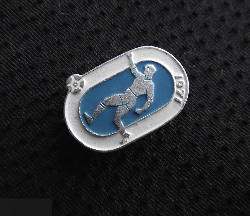 М ЗНАЧОК ФУТБОЛ СССР ФУТБОЛЬНЫЙ КЛУБ ФК ДИНАМО КИЕВ ? ЧЕМПИОН ЧЕМПИОНАТ СССР 1971 71 ФУТБОЛИСТ 2-й 4