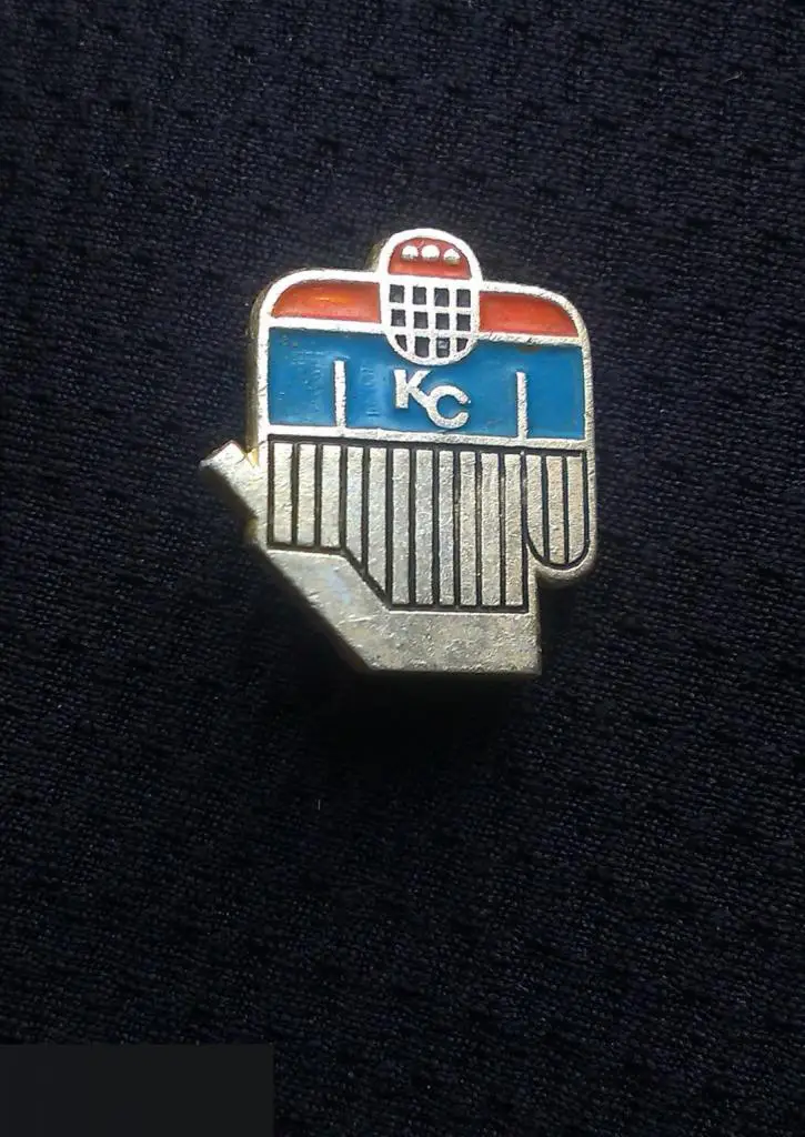 М 2Э ЗНАЧОК СССР ХОККЕЙ ХК ХОККЕЙНЫЙ КЛУБ КРЫЛЬЯ СОВЕТОВ МОСКВА ХОККЕИСТ ВРАТАРЬ 2