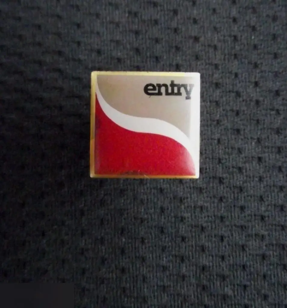 М ЗНАЧОК ИНОСТРАННЫЙ НЕИЗВЕСТНЫЙ ЛОГОТИП ENTRY КРЕПЛЕНИЕ ЦАНГА 1