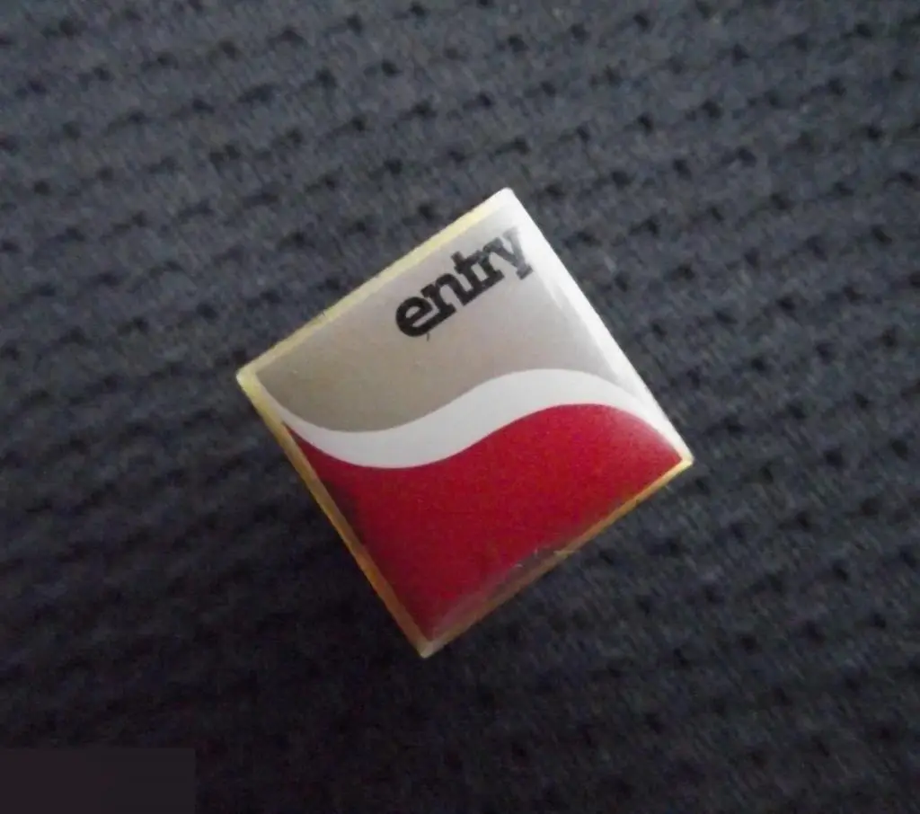 М ЗНАЧОК ИНОСТРАННЫЙ НЕИЗВЕСТНЫЙ ЛОГОТИП ENTRY КРЕПЛЕНИЕ ЦАНГА 3