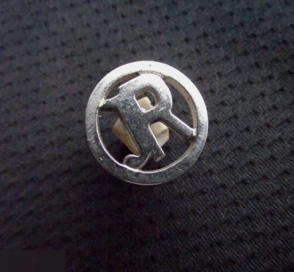 М ЗНАЧОК ИНОСТРАННЫЙ НЕИЗВЕСТНЫЙ ЛОГОТИП JR ОБУВЬ ? КРЕПЛЕНИЕ ЦАНГА 2