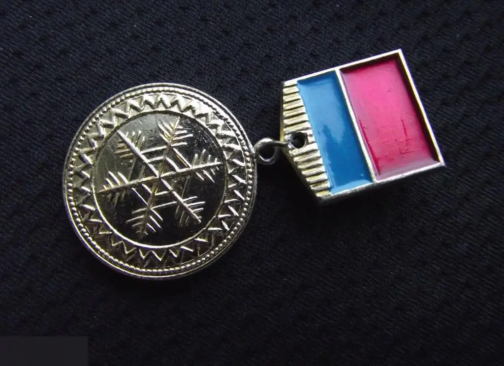 ЗНАЧОК СССР ЗИМНИЕ СОРЕВНОВАНИЯ СПАРТАКИАДА УССР УКРАИНА ОДЕССА ? ПОДВЕСНОЙ МЕДАЛЬКА КЛЕЙМО МОЮ 1-й 5