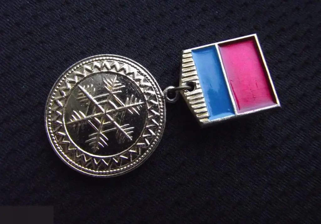 ЗНАЧОК СССР ЗИМНИЕ СОРЕВНОВАНИЯ СПАРТАКИАДА УССР УКРАИНА ОДЕССА ? ПОДВЕСНОЙ МЕДАЛЬКА КЛЕЙМО МОЮ 1-й 6