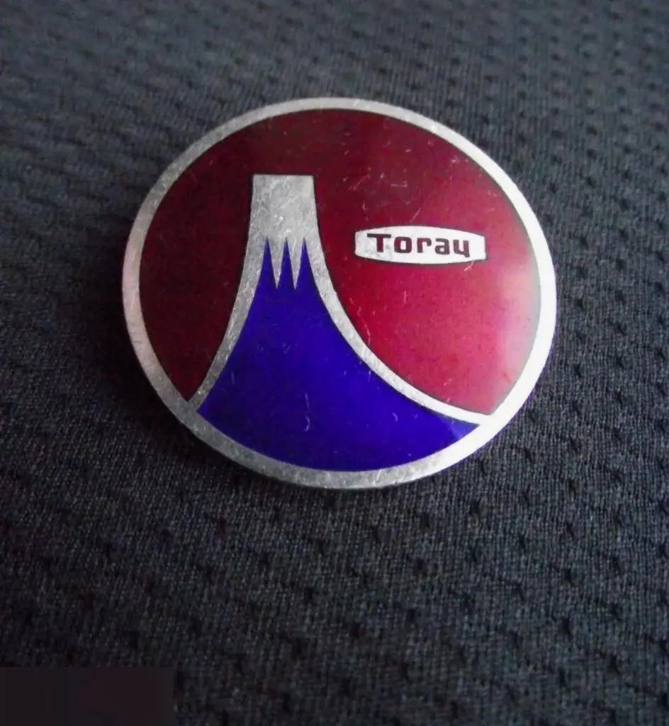 ЗНАЧОК ИНОСТРАННЫЙ СССР ? Toray Выставка химических волокон Акционерное общество Тоио Рейон Япония 2