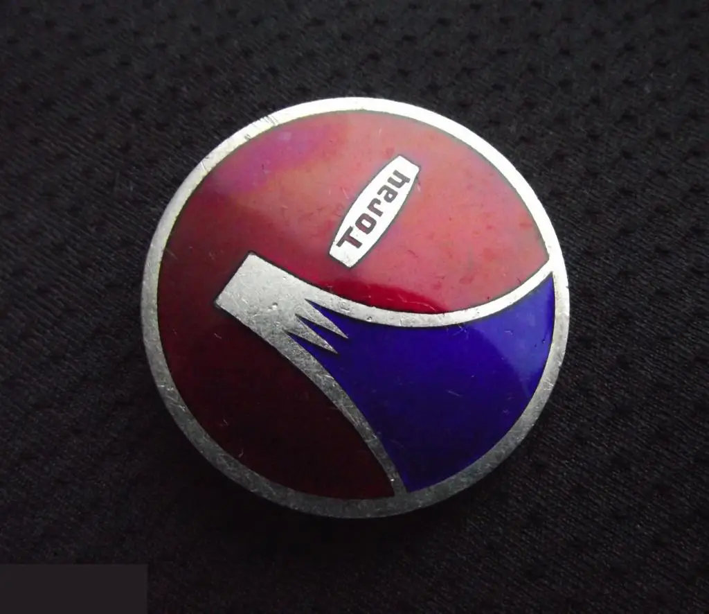 ЗНАЧОК ИНОСТРАННЫЙ СССР ? Toray Выставка химических волокон Акционерное общество Тоио Рейон Япония 3