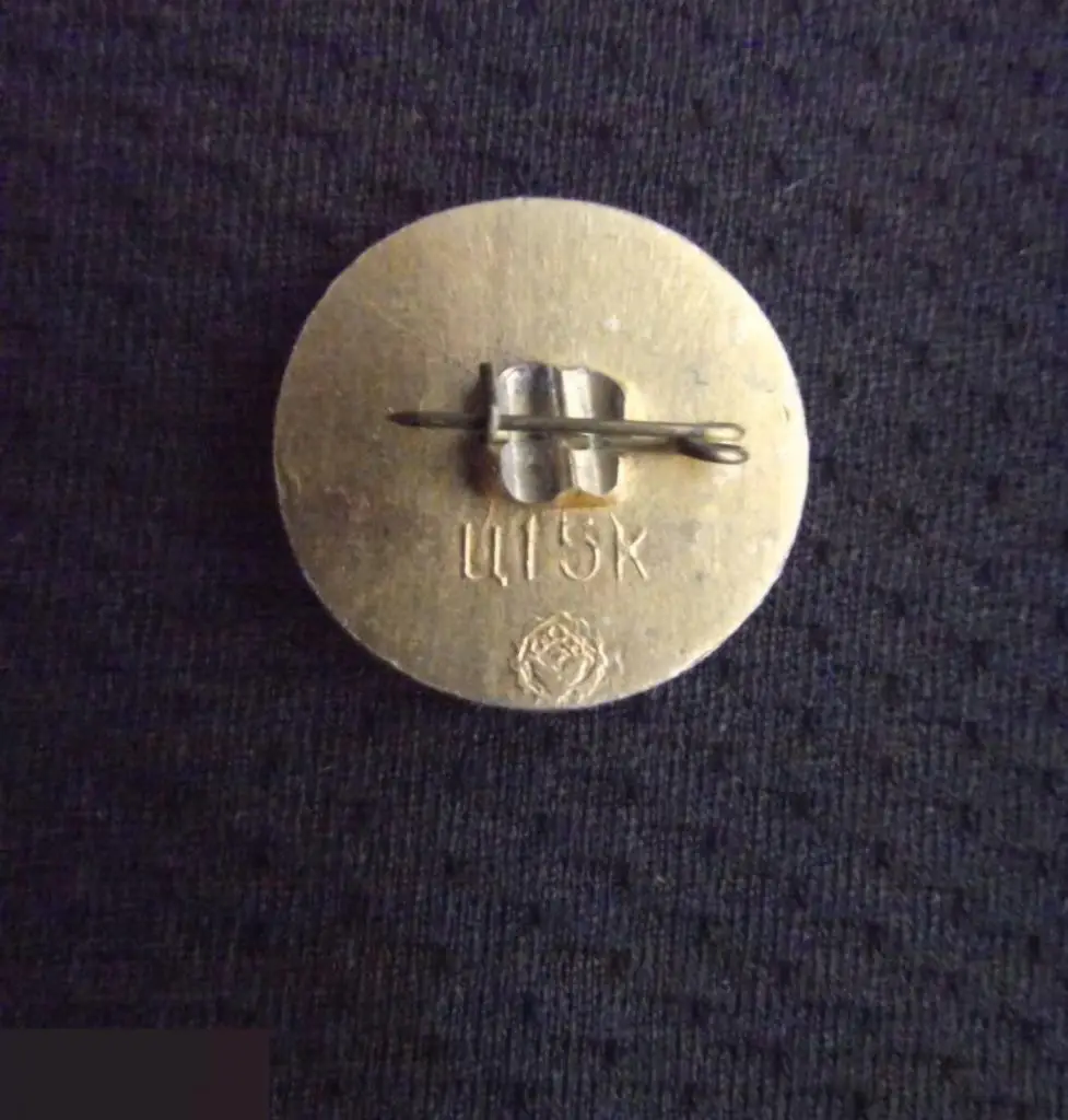 М ЗНАЧОК СССР НАРОДНЫЙ УНИВЕРСИТЕТ ПРИРОДА УКРАИНА УССР D=20mm 1-й 2