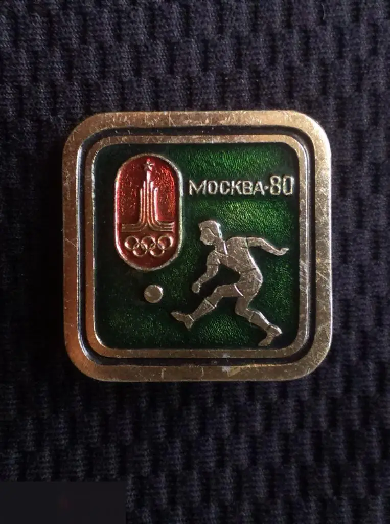 М 3Э ЗНАЧОК ФУТБОЛ 22 ОЛИМПИЙСКИЕ ИГРЫ ОЛИМПИАДА МОСКВА 80 1980 ТУРНИР ПО ФУТБОЛИСТ ЗЕЛЕНЫЙ КВАДРАТ 1