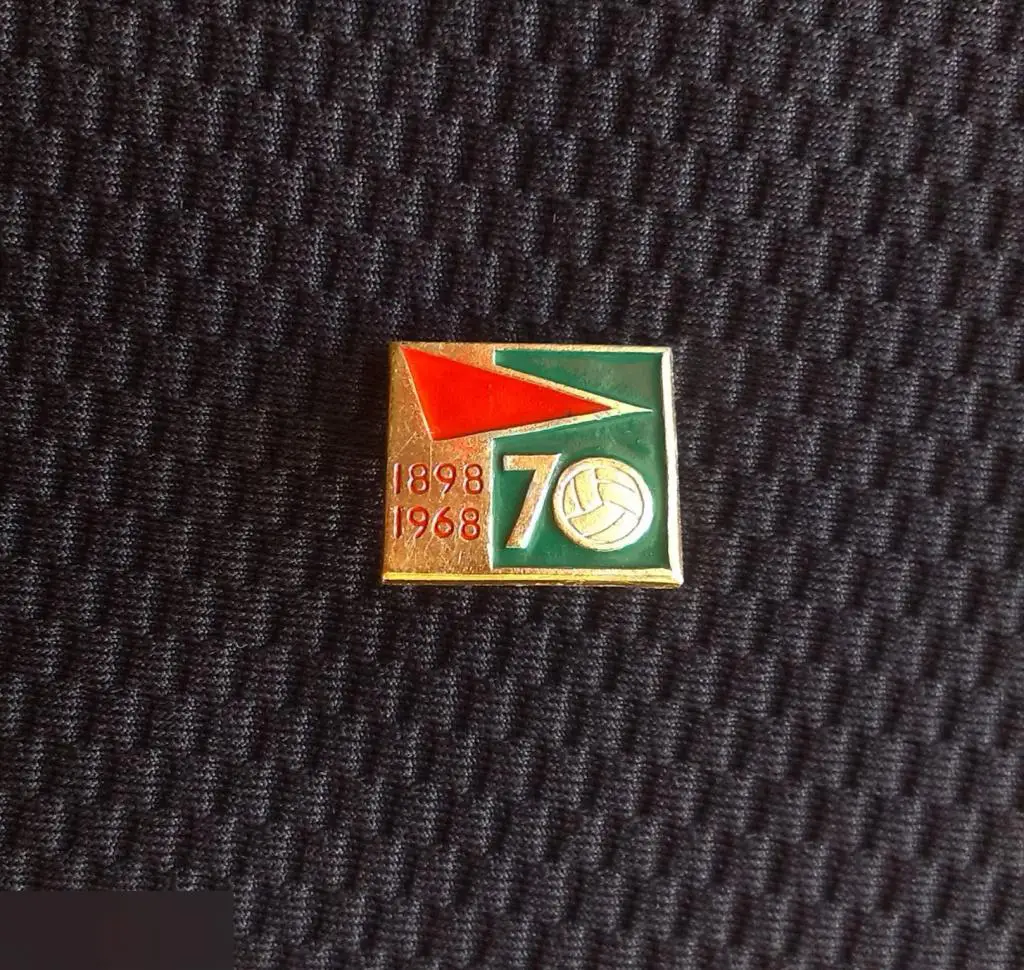 М ЗНАЧОК СССР ФУТБОЛ 70 ЛЕТ ФУТБОЛУ 1898 1968