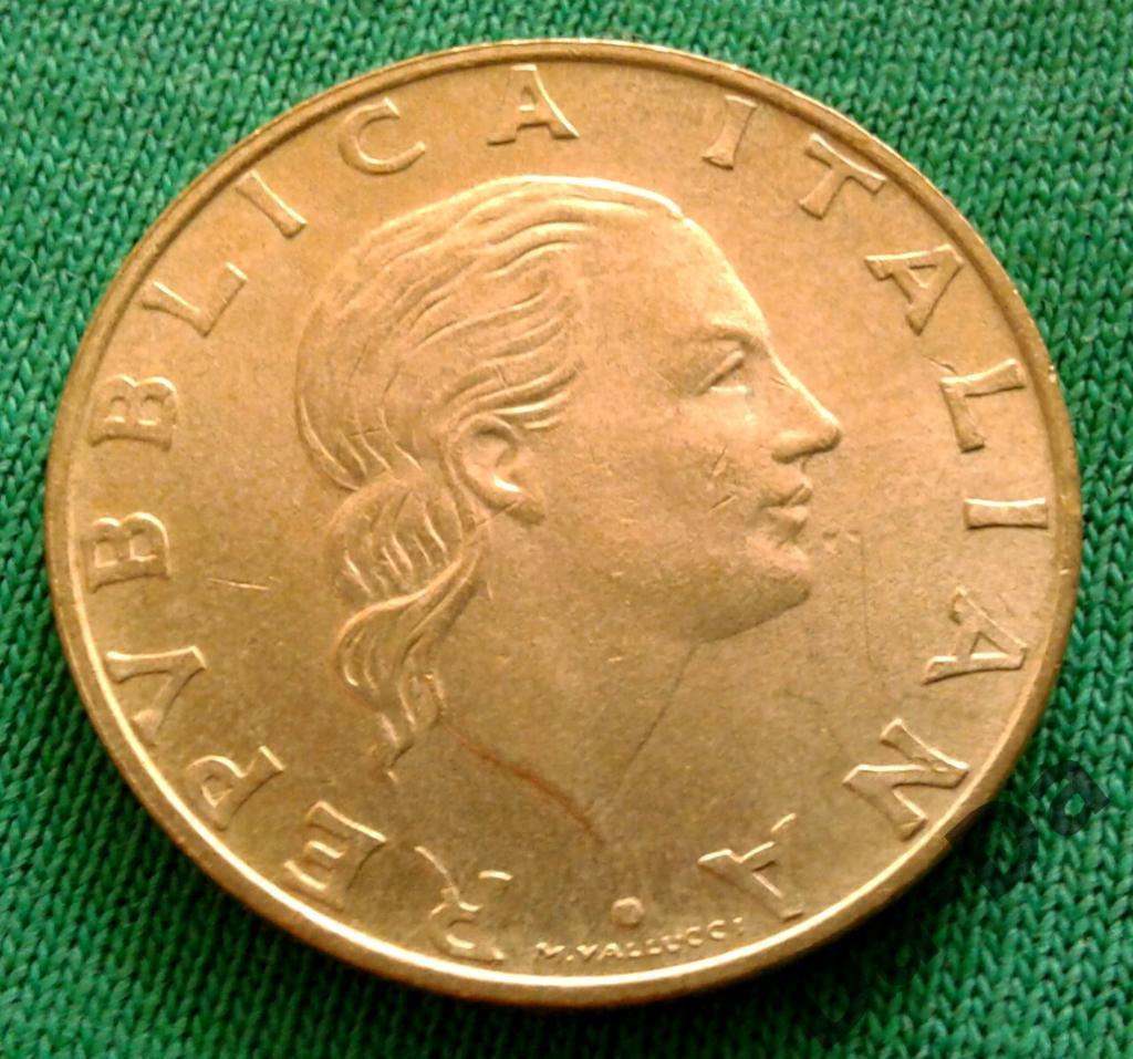 Италия 200 лир 1995 г. (1214)