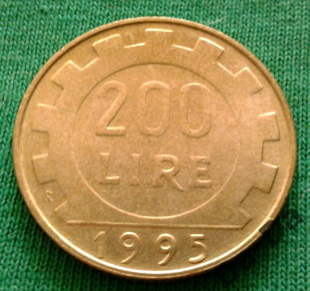 Италия 200 лир 1995 г. (1214) 1