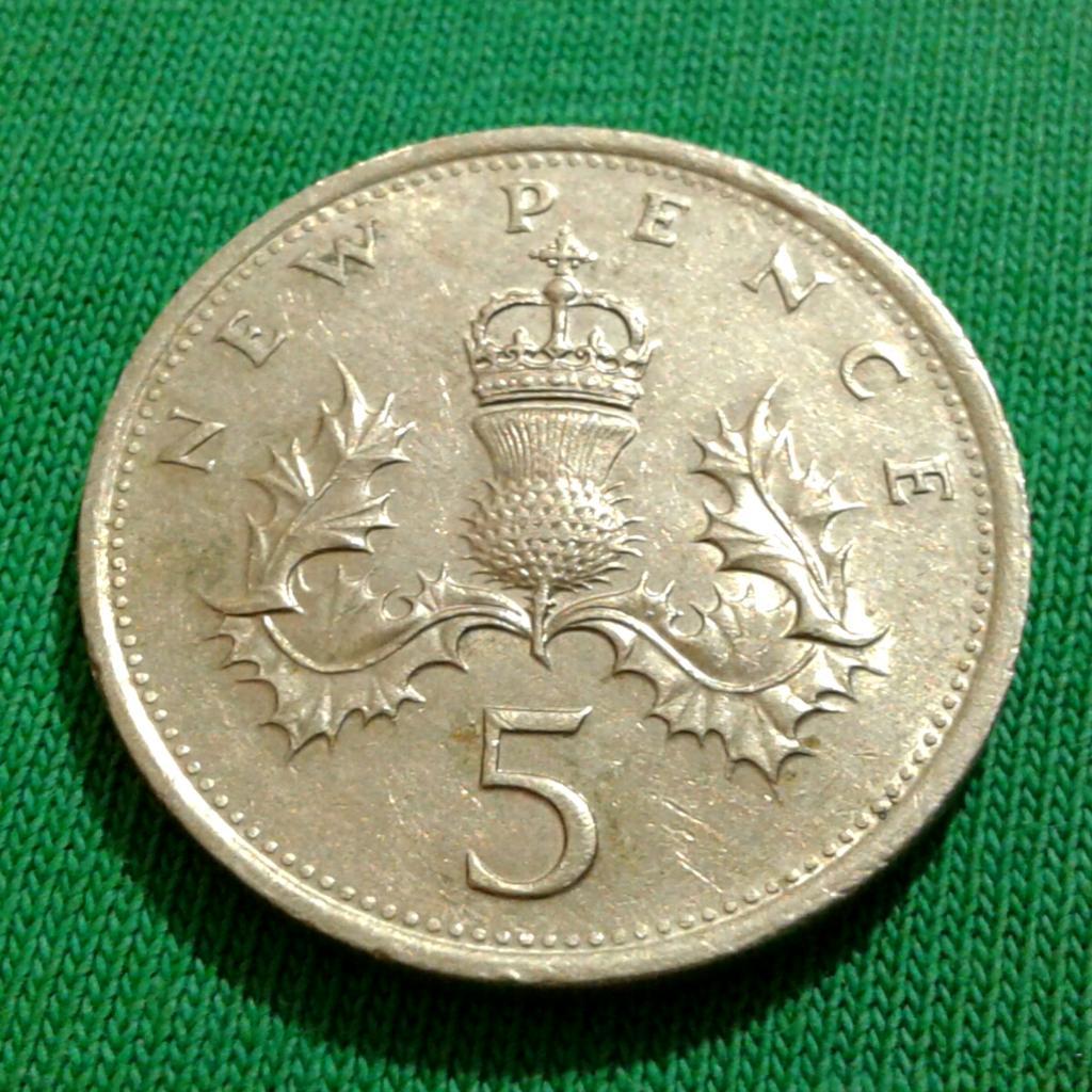 Великобритания 5 пенсов 1979 г. (1224)