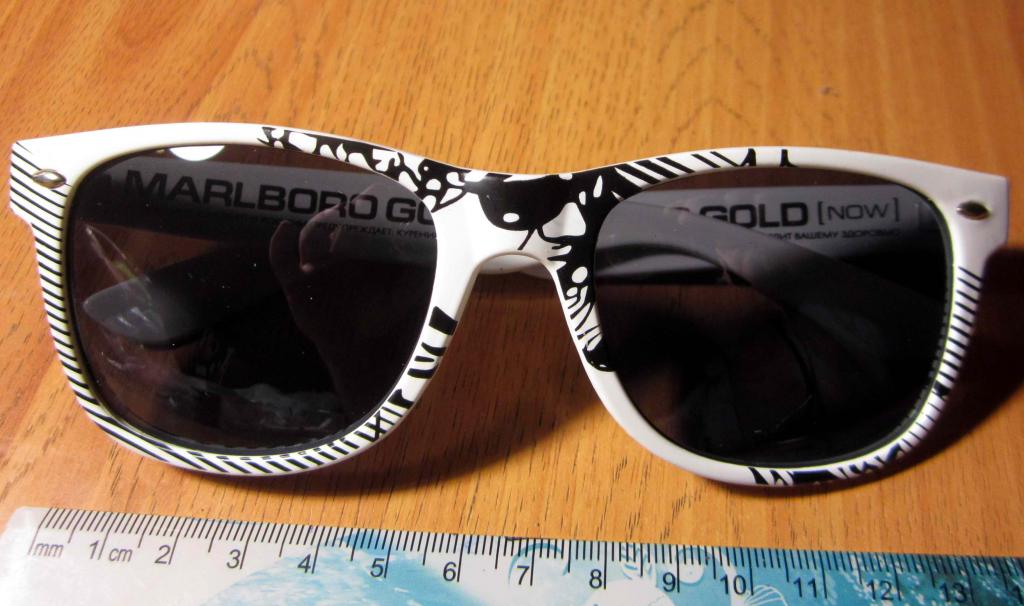 Новые солнцезащитные очки от Marlboro, в матерчатом чехле. Пластик