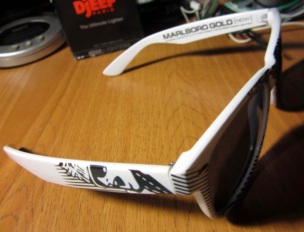 Новые солнцезащитные очки от Marlboro, в матерчатом чехле. Пластик 2
