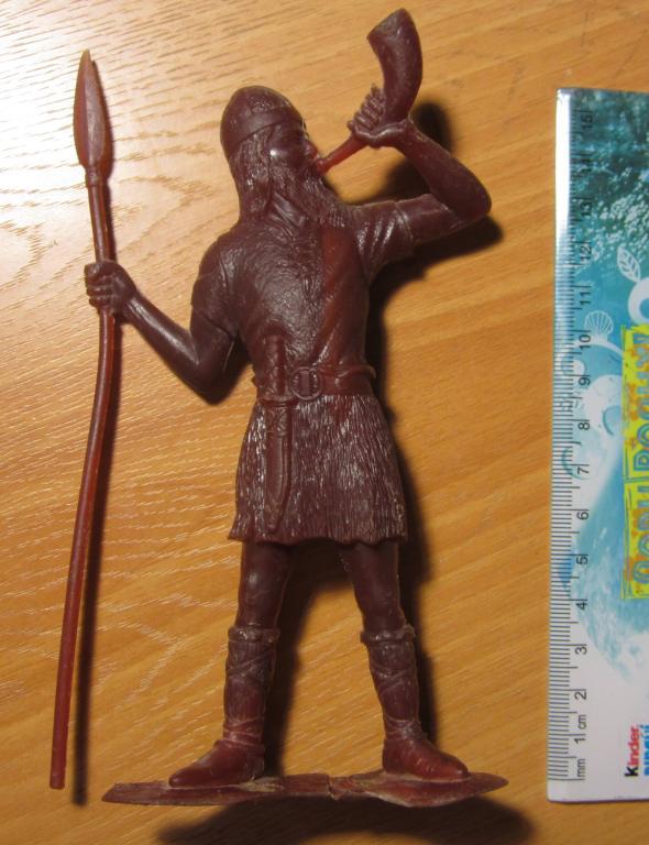 Солдатик. Древний воин с копьем. Пластик. 15,5 см.
