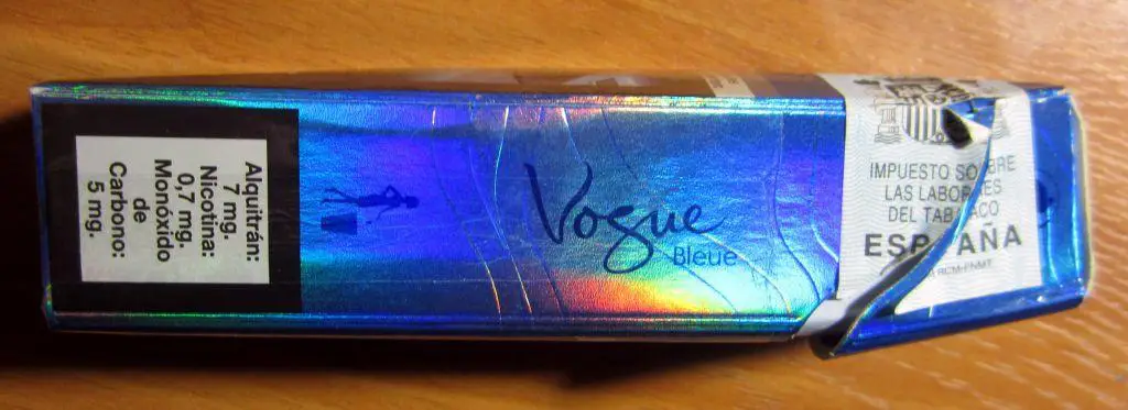 Пачка от сигарет Vogue (тонкие, 100, квадрат). Нидерланды для Испании 3