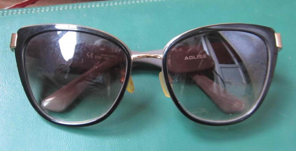 Солнцезащитные очки Aolise. Пластик. Б/у