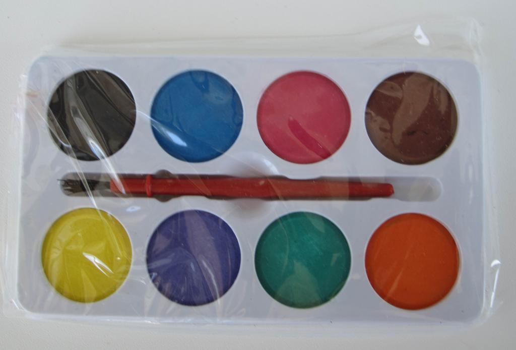 Краски, кисточка, цветные карандаши Kinder Pingui 1