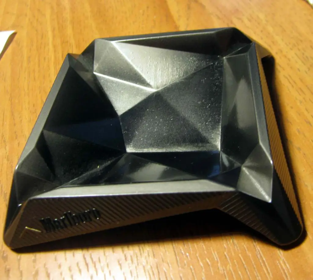 Пепельница микро от Marlboro, 7х7 см. Новая