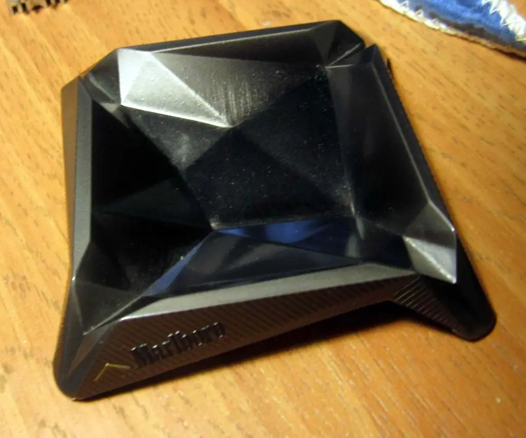 Пепельница микро от Marlboro, 7х7 см. Новая 1