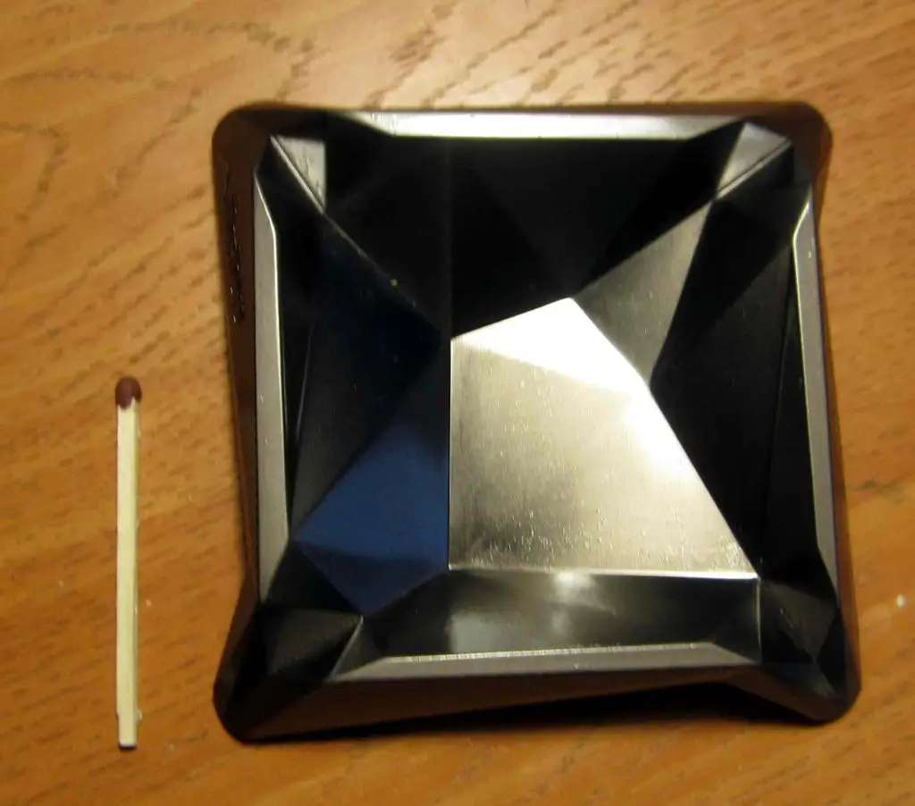 Пепельница микро от Marlboro, 7х7 см. Новая 2