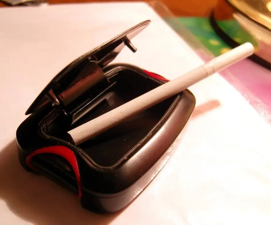 Мини пепельница от Marlboro, самооткрывающаяся, механическая. Новая 3