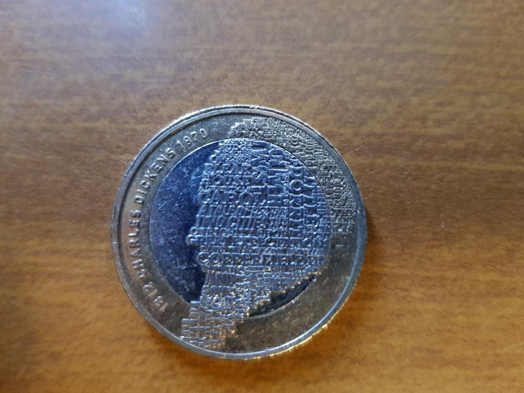 2 фунта. Чарльз Диккенз. Юбилейная монета. 2012 г.