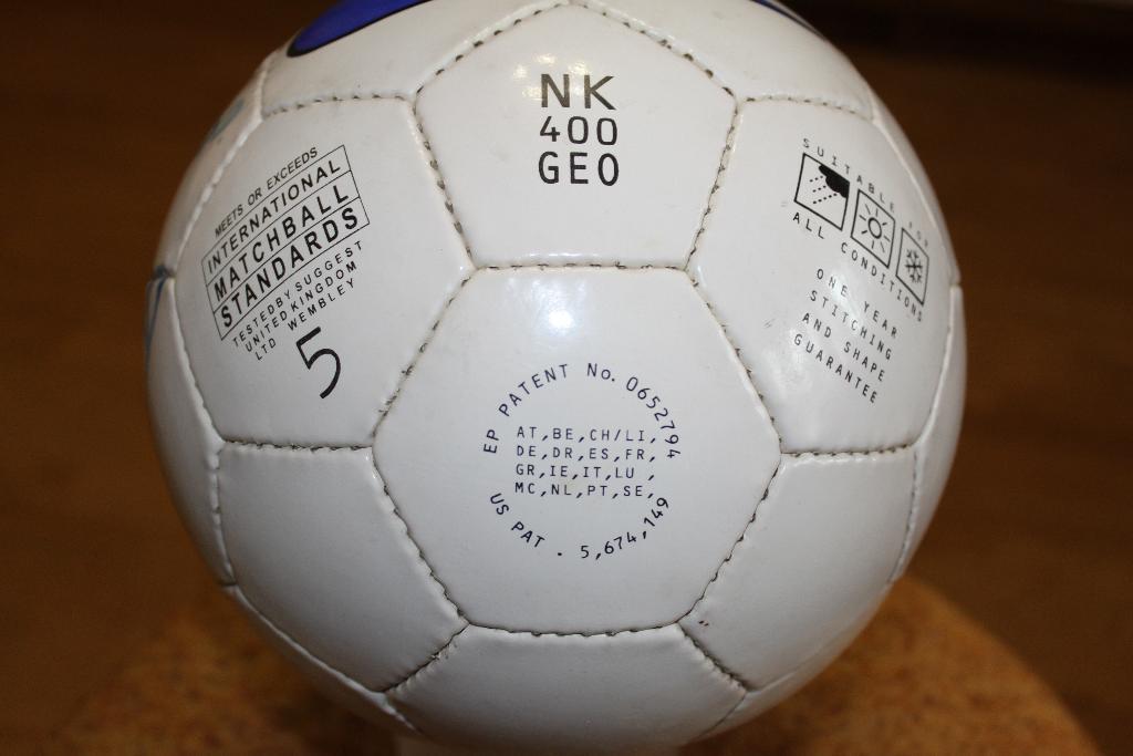 Мяч NIKE NK400 GEO с автографами игроков Зенита начала 2000-х годов 4