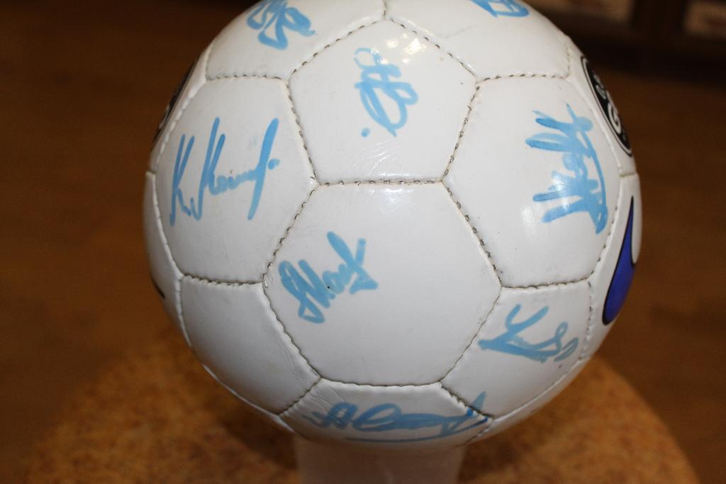 Мяч NIKE NK400 GEO с автографами игроков Зенита начала 2000-х годов 5
