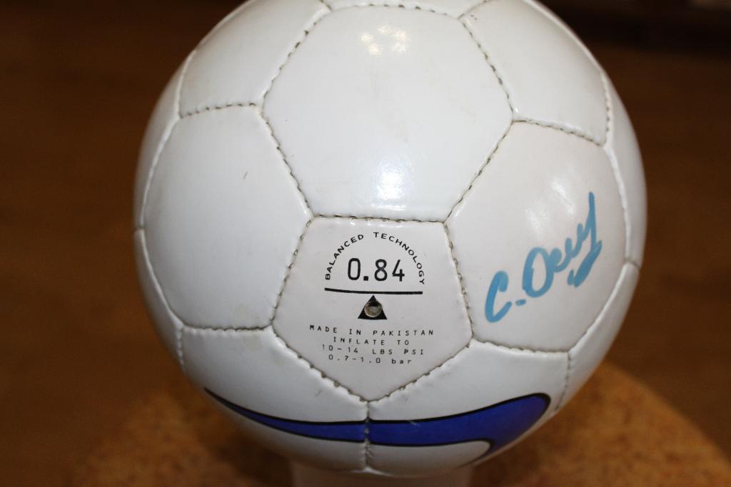 Мяч NIKE NK400 GEO с автографами игроков Зенита начала 2000-х годов 6