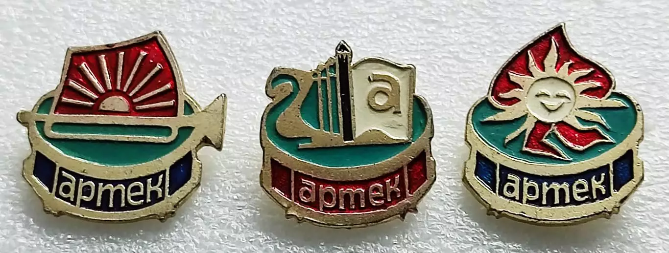 ЦК ВЛКСМ. КОМСОМОЛ. ПИОНЕРИЯ АРТЕК - СЕРИЯ БАРАБАН. ПОЛТАВА з-д ДИНАМО триптих