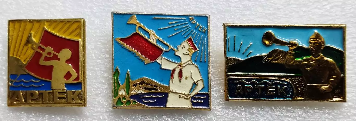 ЦК ВЛКСМ. КОМСОМОЛ. ПИОНЕРИЯ. АРТЕК ГОРНИСТ. ТРИПТИХ 1