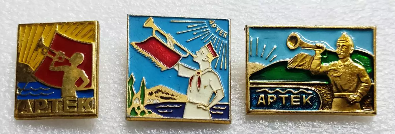 ЦК ВЛКСМ. КОМСОМОЛ. ПИОНЕРИЯ. АРТЕК ГОРНИСТ. ТРИПТИХ