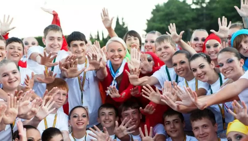 ПИОНЕРИЯ АРТЕК. УЧАСТНИК ФЕСТИВАЛЯ СЧАСТЛИВЫЕ ЛАДОНИ. 2010. ГАЛСТУК 2