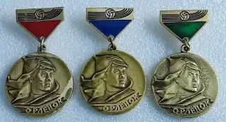 ЦК ВЛКСМ КОМСОМОЛ ПИОНЕРИЯ ВСЕРОССИЙСКИЙ ЛАГЕРЬ ОРЛЕНОК СПОРТ ТРИПТИХ